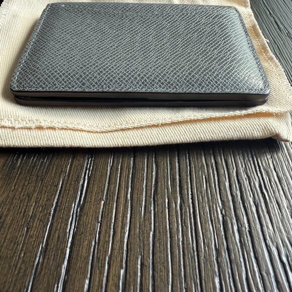 Louis Vuitton Taiga Leather Wallet - Picture 4 of 7